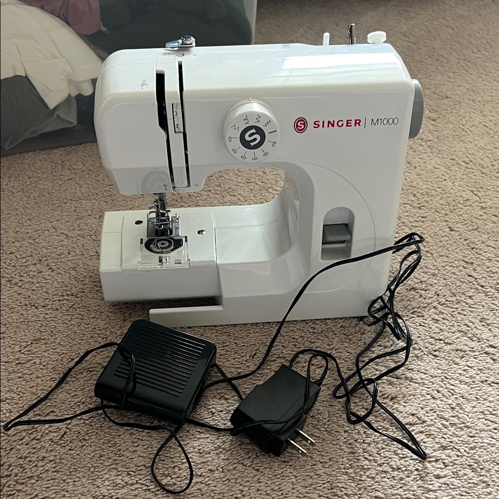 Singer M1000 White Sewing Machine